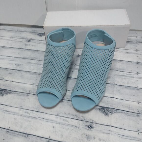 J. Adams Maddie Booties Women SZ 6.5 Peep Toe Low Block Heel Hook & Loop Strap. - Picture 10 of 13